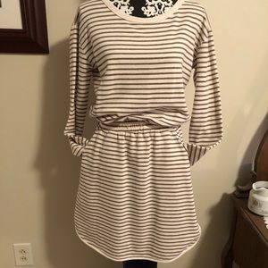 Casual Comfy! Thyme & Honey Long Sleeve w/pockets